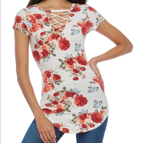 Tops - Cute flower shirt ❤️